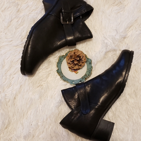 Stuart Weitzman Ankle boots - Picture 2 of 6
